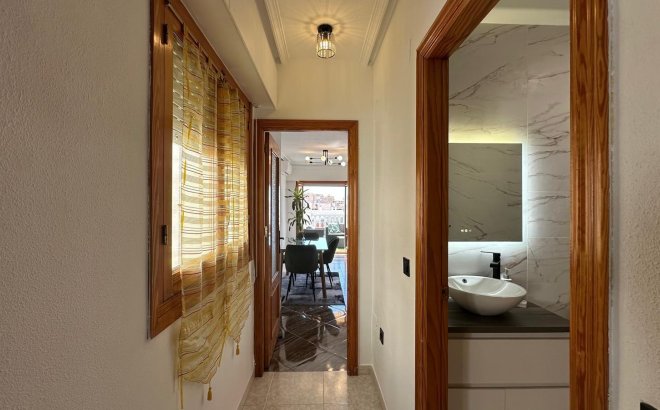 Herverkoop - Appartement -
Torrevieja - Centro