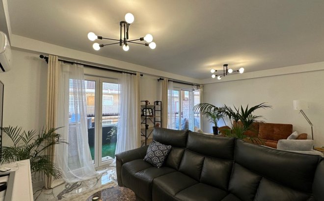 Revente - Appartement -
Torrevieja - Playa del Cura