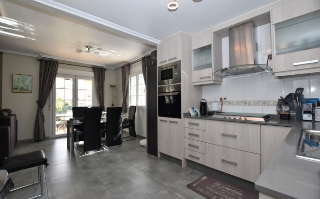 Herverkoop - Villa -
Orihuela Costa - Costa Blanca