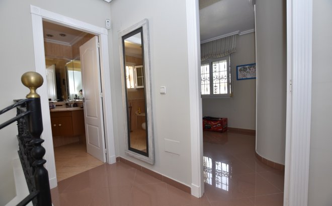 Herverkoop - Villa -
Orihuela Costa - Costa Blanca