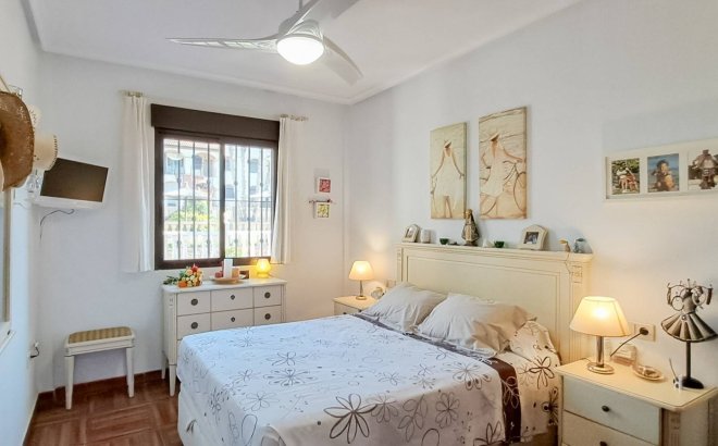 Resale - Apartment -
Torrevieja - Parque Acuático - Sector 25