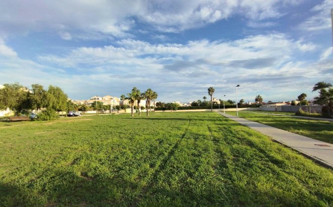 Resale - Villa -
Torrevieja - La Siesta - El Salado - Torreta