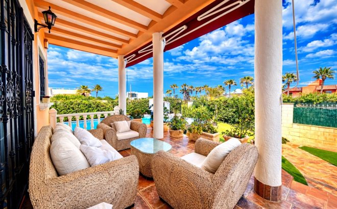 Resale - Villa -
La Mata - Costa Blanca