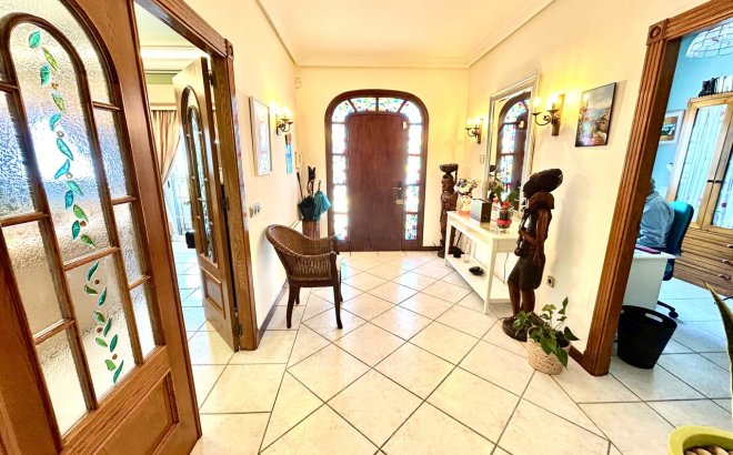 Resale - Villa -
La Mata - Costa Blanca