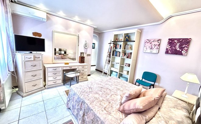 Resale - Villa -
La Mata - Costa Blanca