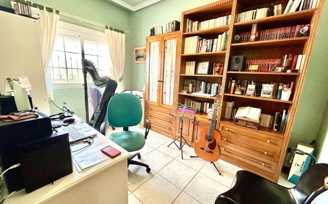 Resale - Villa -
La Mata - Costa Blanca