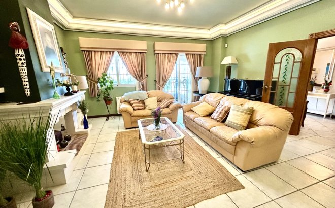 Revente - Villa -
La Mata - Costa Blanca