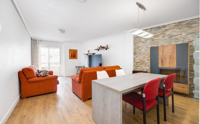 Revente - Appartement -
Torrevieja - Centro