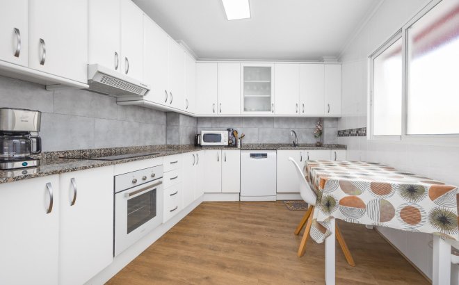 Revente - Appartement -
Torrevieja - Centro