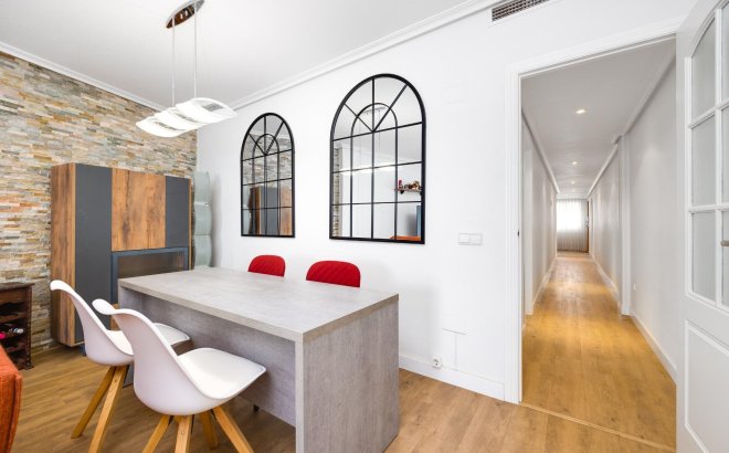 Revente - Appartement -
Torrevieja - Centro