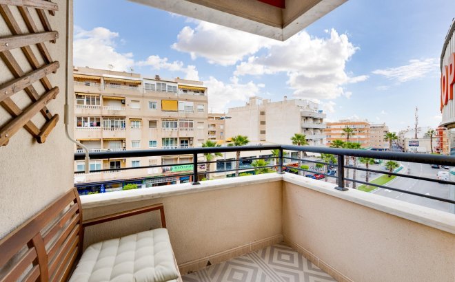 Revente - Appartement -
Torrevieja - Centro