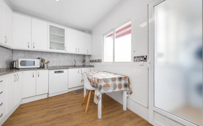 Revente - Appartement -
Torrevieja - Centro