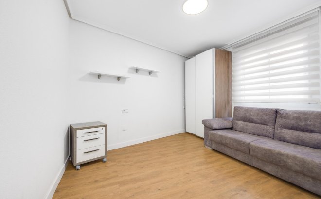 Revente - Appartement -
Torrevieja - Centro