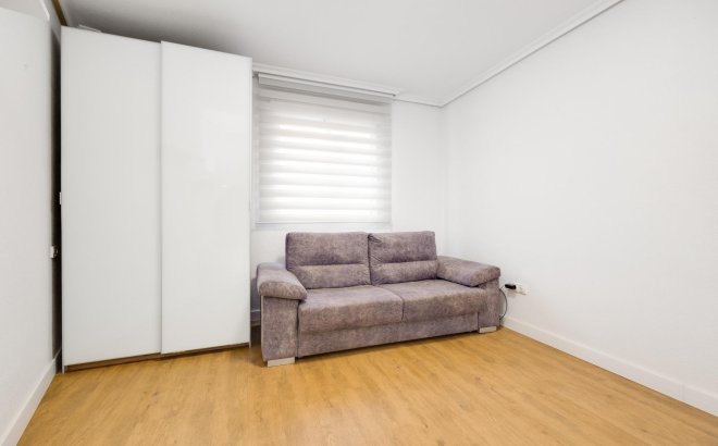 Revente - Appartement -
Torrevieja - Centro