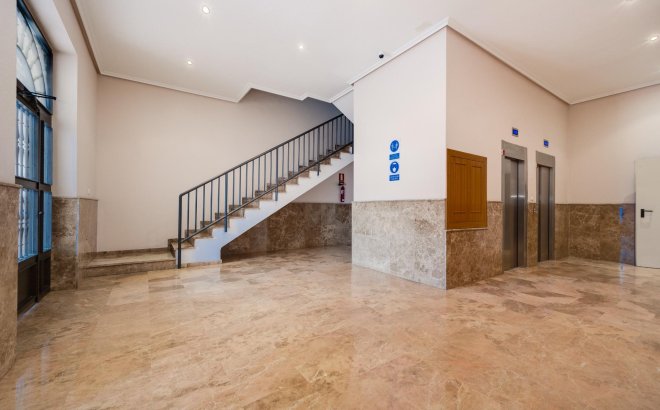 Revente - Appartement -
Torrevieja - Centro