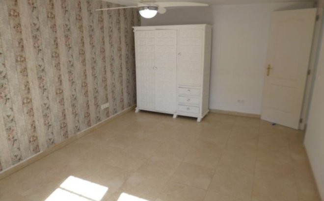 Resale - Villa -
Villamartin - Costa Blanca