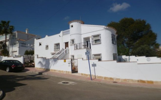 Resale - Villa -
Villamartin - Costa Blanca