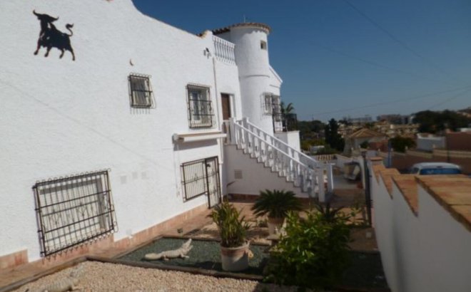 Resale - Villa -
Villamartin - Costa Blanca