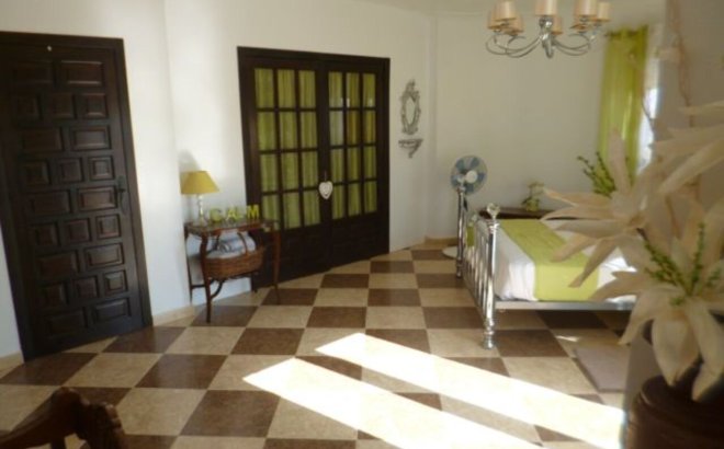 Resale - Villa -
Villamartin - Costa Blanca