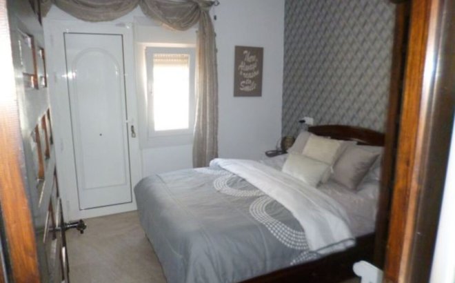 Resale - Villa -
Villamartin - Costa Blanca