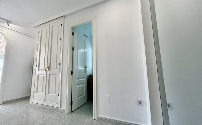 Resale - Apartment -
Campoamor - Costa Blanca