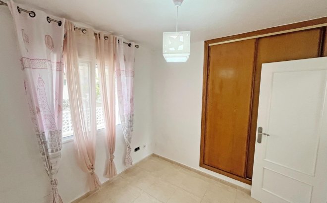 Resale - Dúplex -
San Miguel de Salinas - Las Filipinas