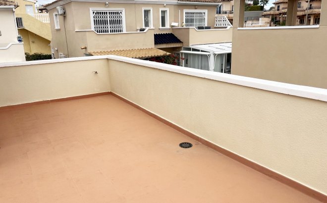 Resale - Dúplex -
San Miguel de Salinas - Las Filipinas