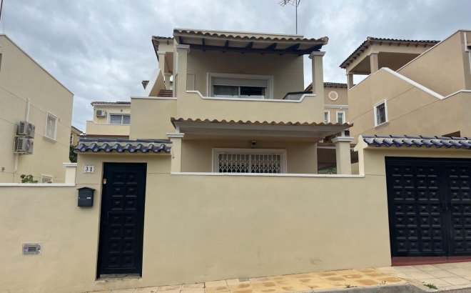 Resale - Dúplex -
San Miguel de Salinas - Las Filipinas