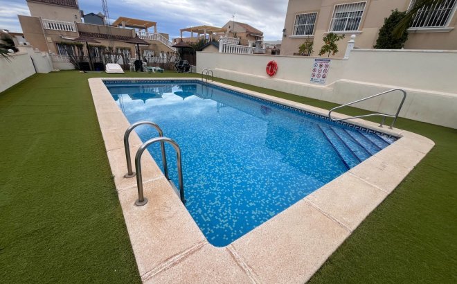 Resale - Dúplex -
San Miguel de Salinas - Las Filipinas