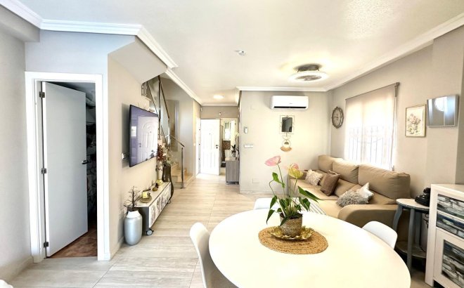 Resale - Villa -
Orihuela Costa - La Regia