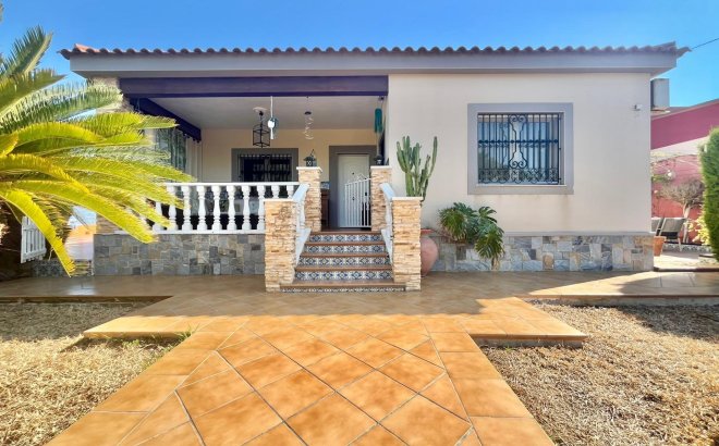 Resale - Villa -
Torrevieja - Los Balcones - Los Altos del Edén