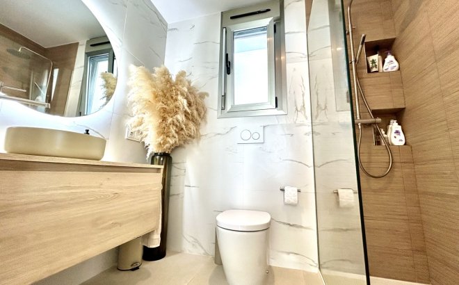 Revente - Villa -
San Miguel de Salinas - Inland