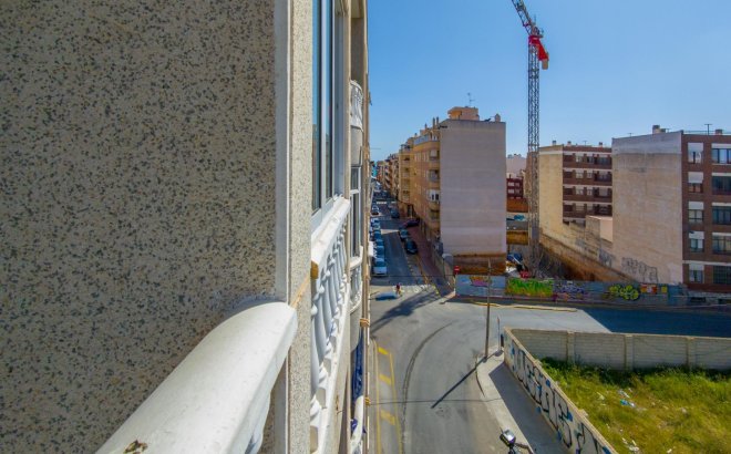 Herverkoop - Appartement -
Torrevieja - Estacion De Autobuses