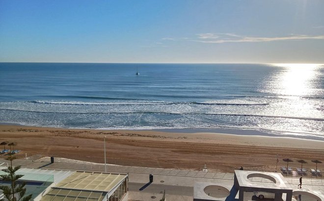 Herverkoop - Penthouse -
Torrevieja - Playa De La Mata