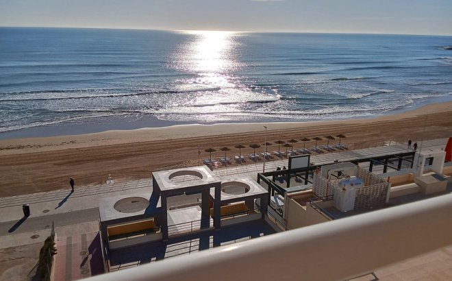 Herverkoop - Penthouse -
Torrevieja - Playa De La Mata