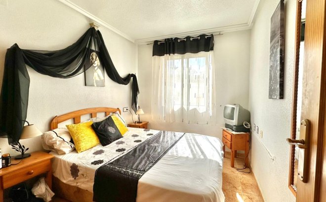 Herverkoop - Bungalow -
Torrevieja - El Limonar