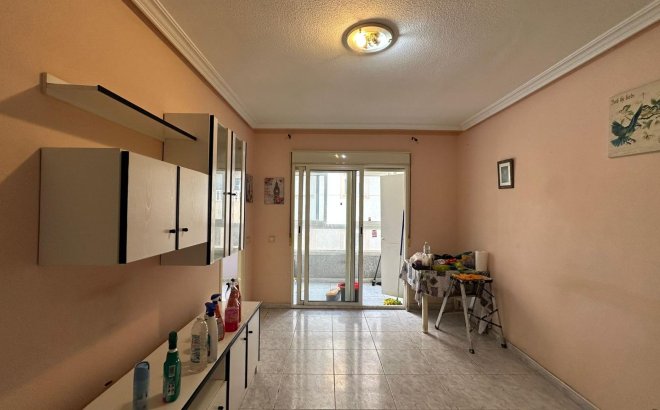 Herverkoop - Appartement -
Torrevieja - Estacion De Autobuses
