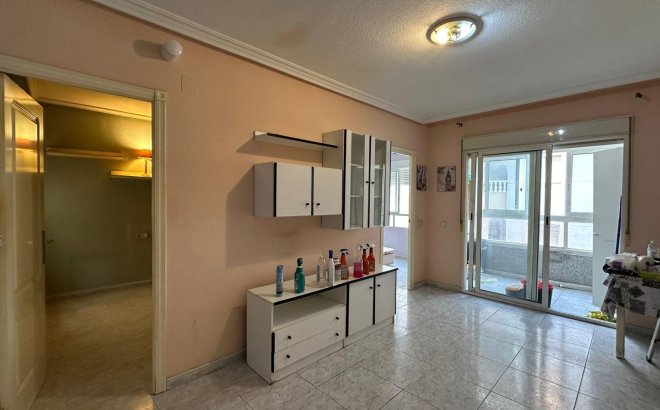 Herverkoop - Appartement -
Torrevieja - Estacion De Autobuses