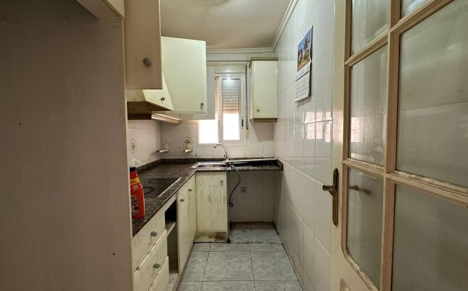 Herverkoop - Appartement -
Torrevieja - Estacion De Autobuses