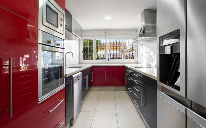 Resale - Town House -
Orihuela Costa - Los Almendros-la Florida