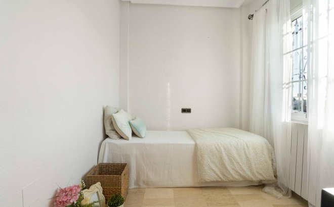 Resale - Town House -
Orihuela Costa - Los Almendros-la Florida