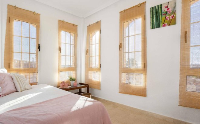 Resale - Town House -
Orihuela Costa - Los Almendros-la Florida