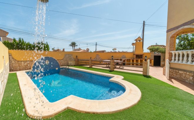 Resale - Town House -
Orihuela Costa - Los Almendros-la Florida