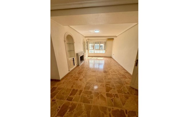 Herverkoop - Appartement -
Torrevieja - Centro