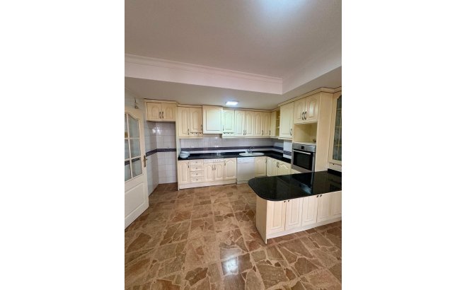 Herverkoop - Appartement -
Torrevieja - Centro