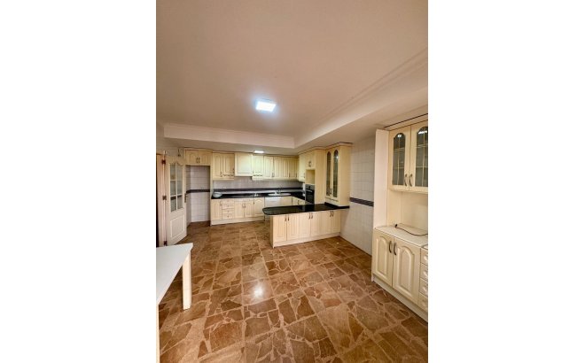 Herverkoop - Appartement -
Torrevieja - Centro