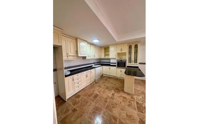 Herverkoop - Appartement -
Torrevieja - Centro