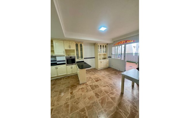 Herverkoop - Appartement -
Torrevieja - Centro