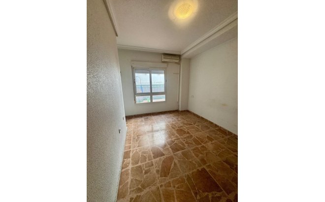 Herverkoop - Appartement -
Torrevieja - Centro