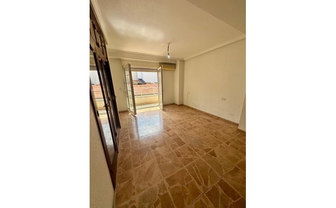 Herverkoop - Appartement -
Torrevieja - Centro